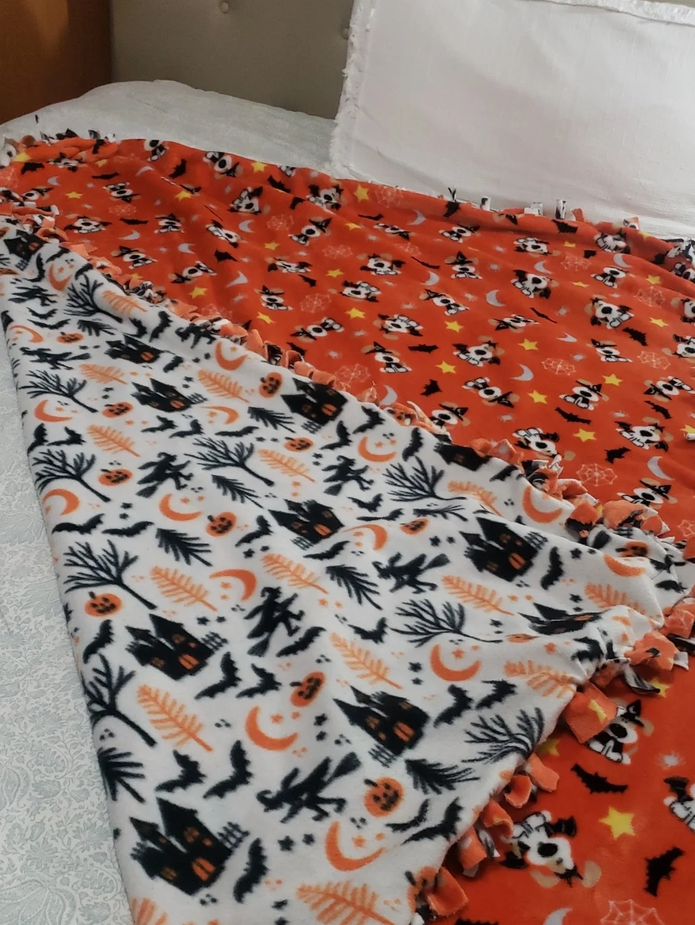 Handmade New Condition No-sew Tie/fleece Doublesided Halloween Puppy Blanket